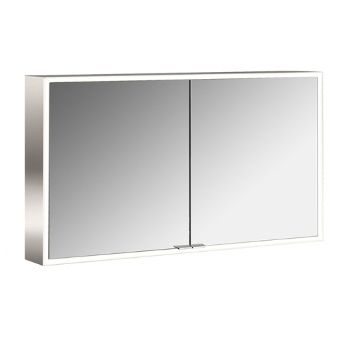 картинка Emco Asis prime Зеркальный шкаф алюминиевый 1200х152хh700мм, навесной, 2 дверки, 2 стекл.полки LED-подсветка сенсорн., розетка, боковые панели зеркало от магазина Сантехстрой