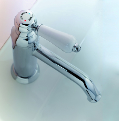 фотография смеситель для раковины jacob delafon louise хром (e24360-cp)