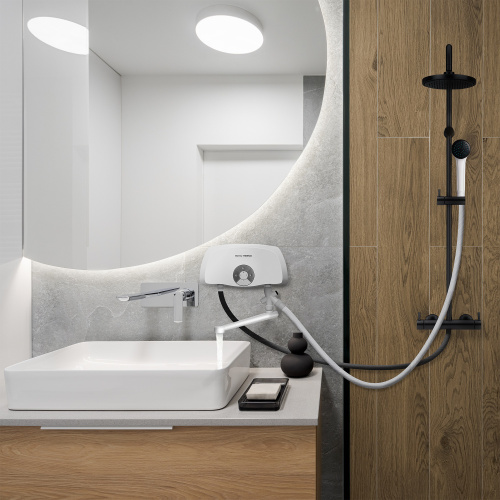 картинка Водонагреватель проточный Royal Thermo SmartFix TS (5,5 kW) - кран+душ от магазина Сантехстрой