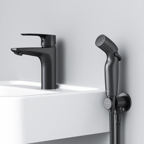 картинка F90A03022 Gem, смеситель для умывальника с гиг.душем, излив 99 мм, черный, шт от магазина Сантехстрой