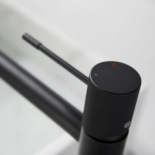 картинка Смеситель для накладной раковины Desire VBF-1D2MB однорычажный, черный от магазина Сантехстрой