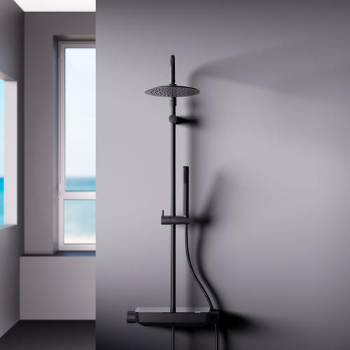 картинка 936750300 Scandinavian Pure душевая система с душевым ТМС смесителем полкой, чёрный от магазина Сантехстрой