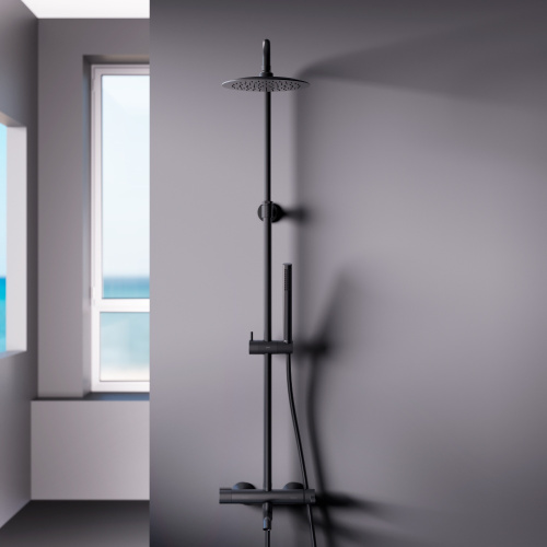 картинка 936740300 Scandinavian Pure душевая система с ванно душевым смесителем, чёрный от магазина Сантехстрой