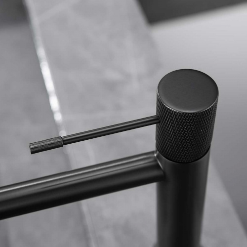 картинка Смеситель для раковины Desire VBF-1D1MB однорычажный, черный от магазина Сантехстрой