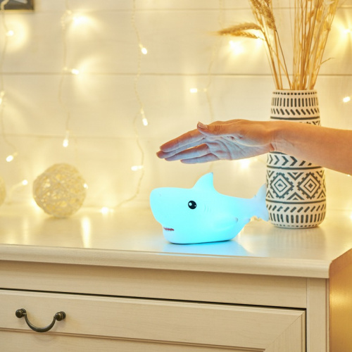картинка Силиконовый ночник Шарк от магазина Сантехстрой