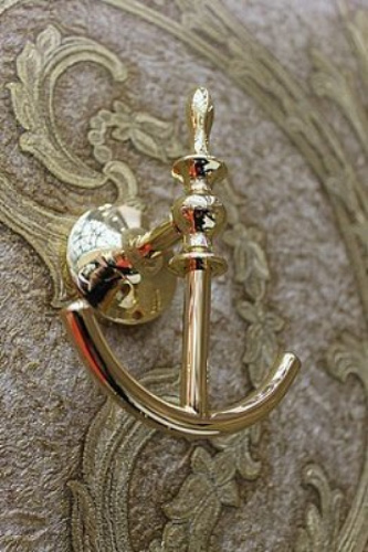 картинка Двойной крючок Art&Max Bohemia AM-E-4286B-Br Бронза от магазина Сантехстрой