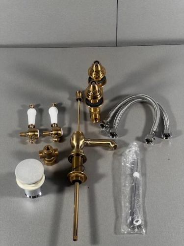 картинка Смеситель для раковины Heritage Granley TGRBR06 от магазина Сантехстрой