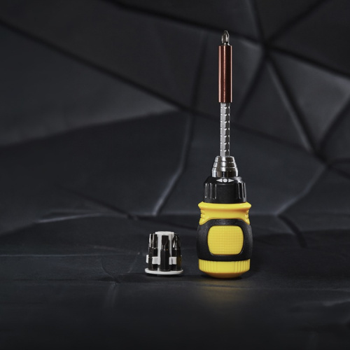 картинка Набор 8 предметов с реверсивной отверткой REXANT от магазина Сантехстрой