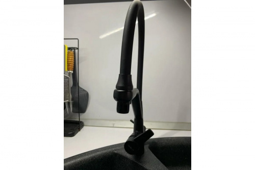 картинка Смеситель для кухни D-Lin с подключением фильтра питьевой воды и гибким изливом, черный D159317-A от магазина Сантехстрой