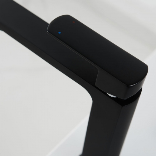 картинка Смеситель для раковины Next VBF-1N1MB однорычажный, черный от магазина Сантехстрой