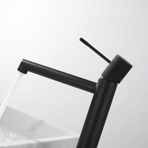 картинка Смеситель для накладной раковины Desire VBF-1D2MB однорычажный, черный от магазина Сантехстрой