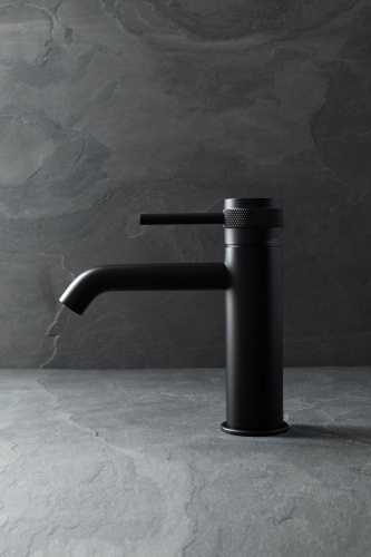 картинка Смеситель для раковины Allen Brau Priority 5.31A01-31 черный матовый от магазина Сантехстрой