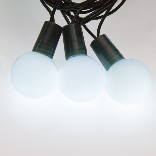 картинка Гирлянда Шарики Ø25 мм,  5м,  темно-зеленый ПВХ,  25 диодов,  цвет Белый,  Без контроллера от магазина Сантехстрой