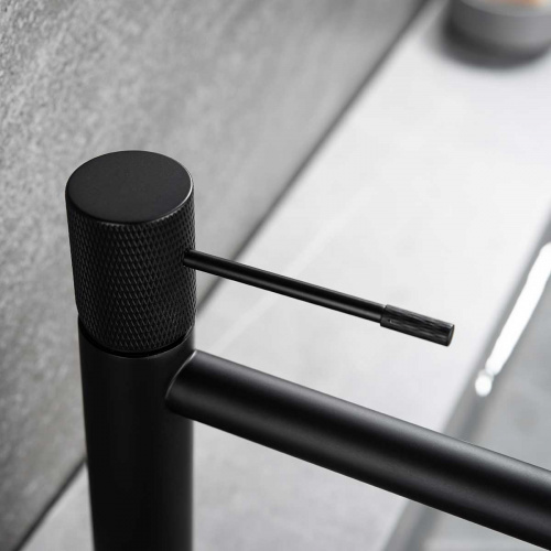 картинка Смеситель для раковины Desire VBF-1D1MB однорычажный, черный от магазина Сантехстрой