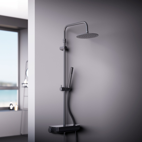 картинка 936750300 Scandinavian Pure душевая система с душевым ТМС смесителем полкой, чёрный от магазина Сантехстрой