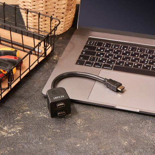 картинка Переходник штекер HDMI - 2 гнезда HDMI с проводом,  черный REXANT от магазина Сантехстрой