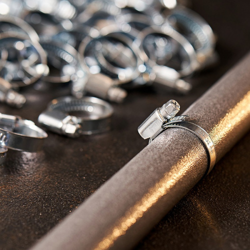 картинка Хомут червячный 20-32-0,7 мм,  (упак.  50 шт) REXANT от магазина Сантехстрой