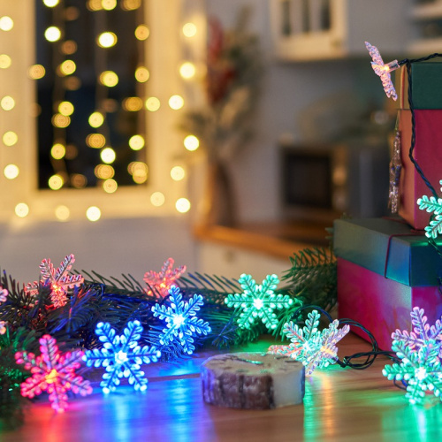 картинка Гирлянда светодиодная Снежинки 30 LED МУЛЬТИКОЛОР 4,4 метра с контроллером от магазина Сантехстрой