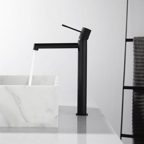 картинка Смеситель для накладной раковины Desire VBF-1D2MB однорычажный, черный от магазина Сантехстрой