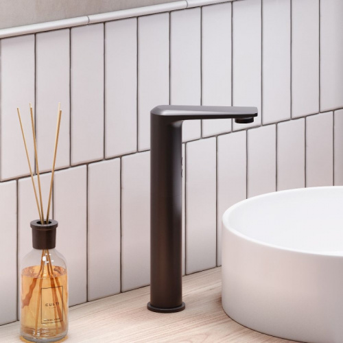 картинка 770280300 Jupiter, cенсорный смеситель для умывальника, высокий, чёрный от магазина Сантехстрой